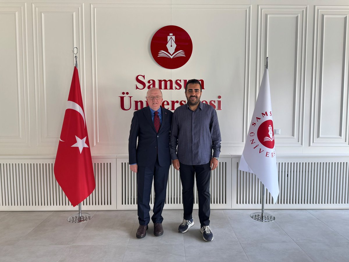 SeyithanEkin's tweet photo. Rektörümüz Kıymetli Hocam Prof Dr.Mahmut Aydın ziyaretimden ilgi alakasına teşekkür ediyorum. @aydin_mahmut https://t.co/uMN8JLWeuy
