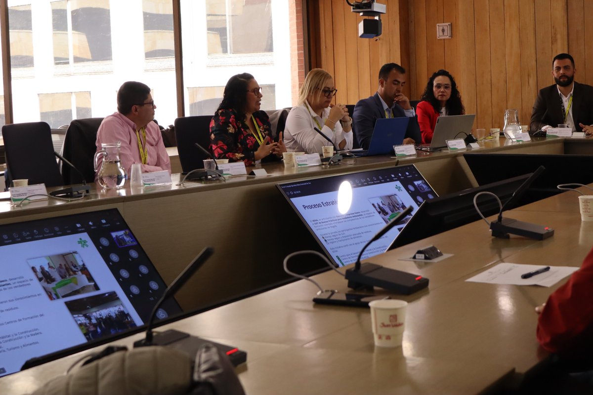 Mesascomercio's tweet photo. #ConectandoSectores En las instalaciones de @ANDI_Colombia la Mesa Sectorial de Gas desarrolló su 3er consejo ejecutivo. Un encuentro con los actores de esta instancia de concertación que permitió el dialogo sobre las necesidades y oportunidades del sector gasífero en Colombia. https://t.co/P1NWBqomNi