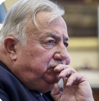 DavidBorie4's tweet photo. LISEZ ET PLEUREZ.
LARCHER a une indemnité mensuel de 15000€ + une enveloppe de frais de mandat de plusieurs milliers €.
Un logement de fonction au palais de Luxembourg avec voitures officielles + chauffeurs et un medecin à sa disposition + une multitude d'autres avantages. https://t.co/1khLW0xA84