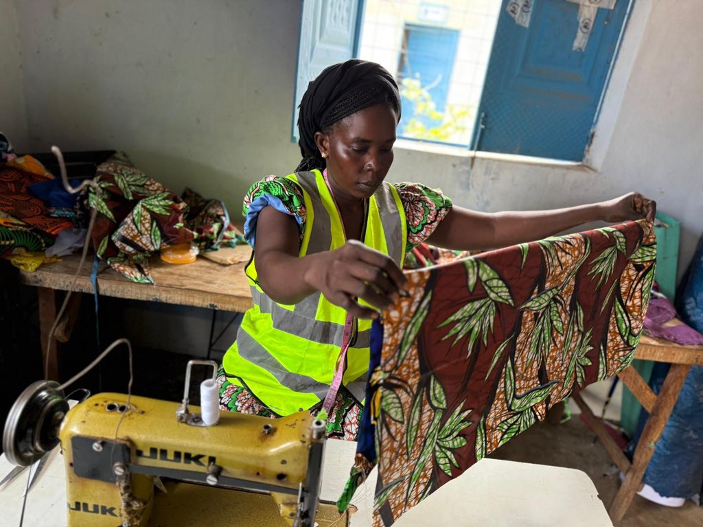 UN_CAR's tweet photo. Depuis 2021, le Programme de réduction de la violence communautaire de la MINUSCA a transformé des vies dans la Vakaga🇨🇫.+3 000 bénéficiaires, dont 52 % de femmes, formés à des métiers porteurs. Formation, emploi, autonomisation et cohésion sociale sont au cœur d’une paix durable https://t.co/gaqTz0yc6D