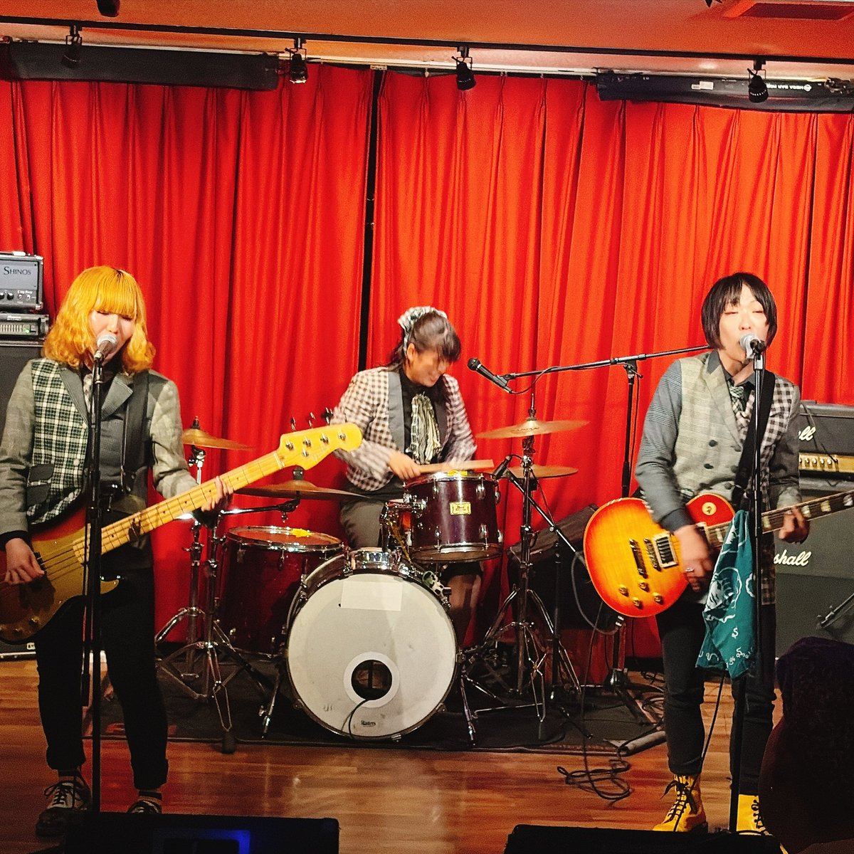 tennessee0128's tweet photo. SOUTO Presents
"Show Me Your Way"にご来場いただきありがとうございました‼️

THE VAWVAS @the_vawvas 5年ぶりのステージやりました！

寝たふりナッパーズ @napper_zzz 
ポップコーンズ @bangaichi69 

最高でした！

ご来場いただいたみなさん
早稲田RiNen @waseda_rinen 
ありがとうございました https://t.co/8RqG7KHIoS