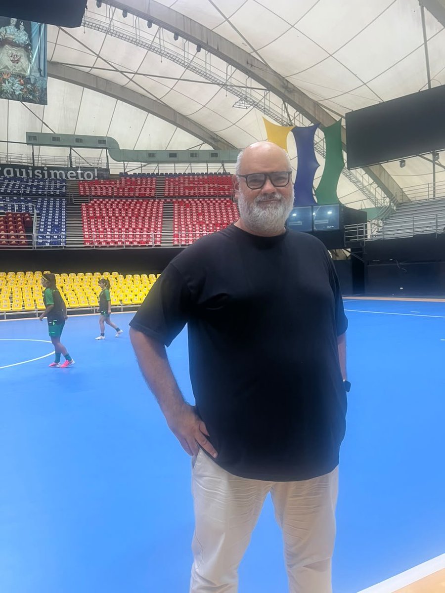 afepplus's tweet photo. AFEP presente en el Domo Bolivariano para Sudamericano de Futsala Sub 20 femenino 

Una sola alma y un solo corazón, CONMEBOL/FVF/AFEP en la jornada de cierre para ultimar detalles logísticos para el venidero sudamericano sub 20 femenino en el Domo Bolivariano de Barquisimeto. https://t.co/QYCJH9IPLG