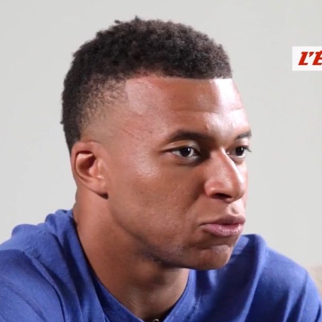 Somhiseremfcb's tweet photo. 🗣️Kylian Mbappé: “Durante algunos años, me consideré el MEJOR jugador del mundo. No veía a NINGÚN jugador mejor que yo.

Luego, cuando Messi llegaba a la ceremonia y ganaba, yo decía: ‘El MEJOR jugador está en el escenario.’ Sin problema.” https://t.co/N4FGVGbRHQ