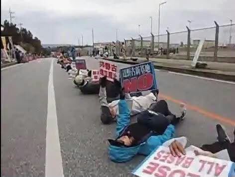 Izumi_Sunagawa's tweet photo. 左：古謝げんた支持者
右：デニー 支持者

もう一目瞭然だよね！ https://t.co/Nbn9396uCU