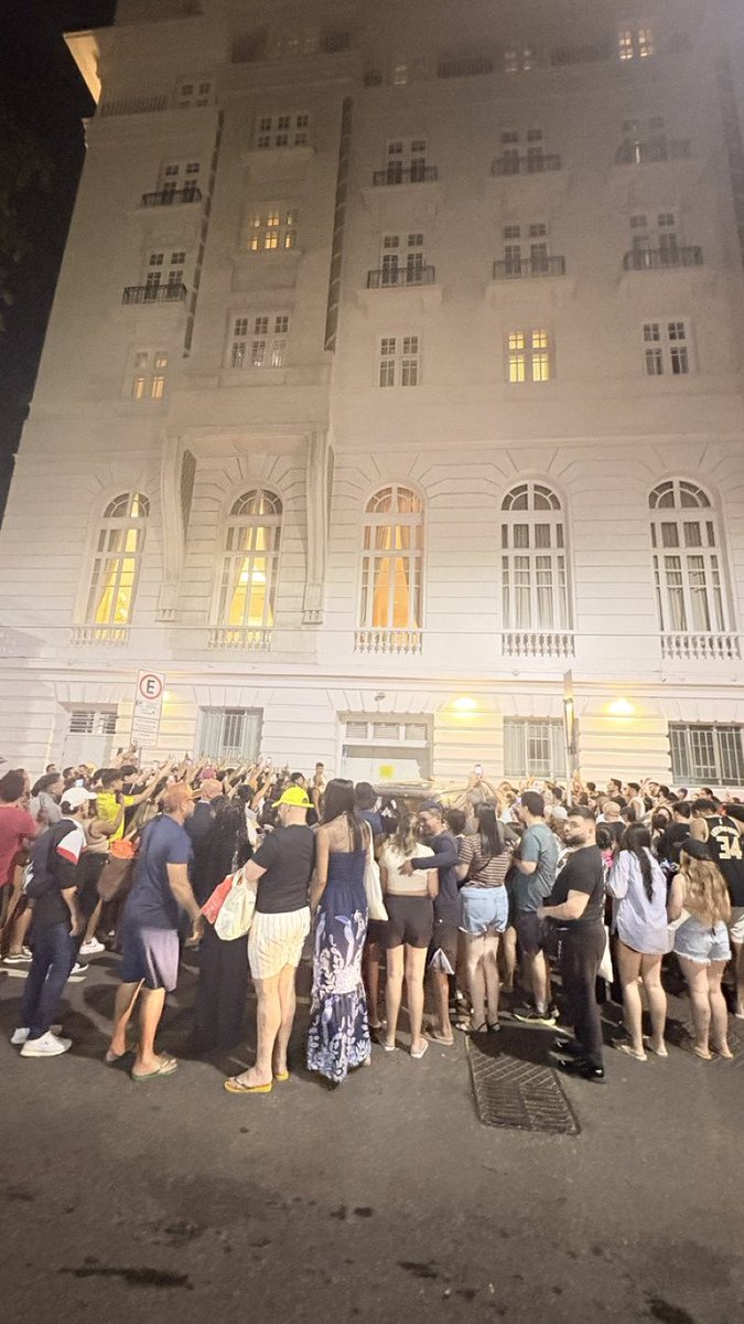 poptime's tweet photo. O que a prefeitura do Rio de Janeiro está esperando pra fazer o Demicabana? https://t.co/CdxheMoNHj