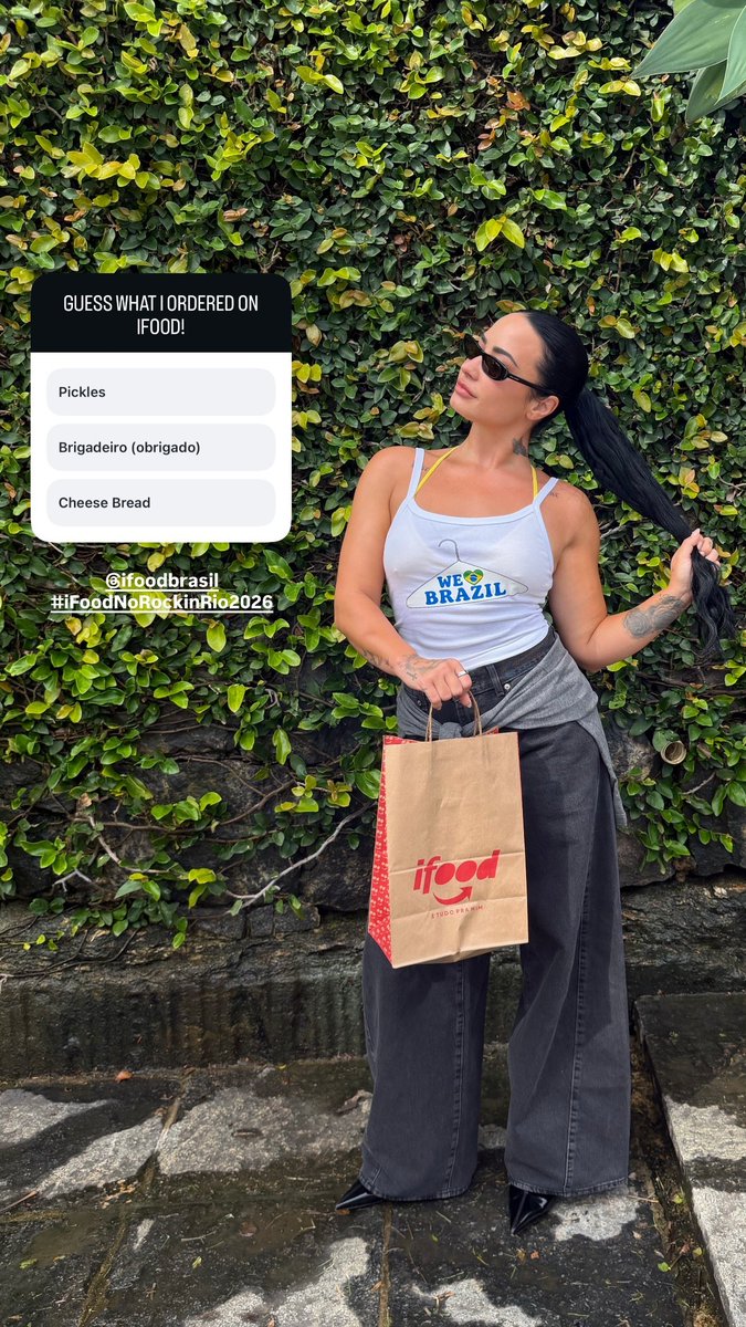 portallovato's tweet photo. Nossa diva brasileira! 🇧🇷

"Adivinha o que eu pedi no iFood!"

📸 | Demi Lovato via Instagram Story, em parceria com o iFood. https://t.co/4lp4CR85JG
