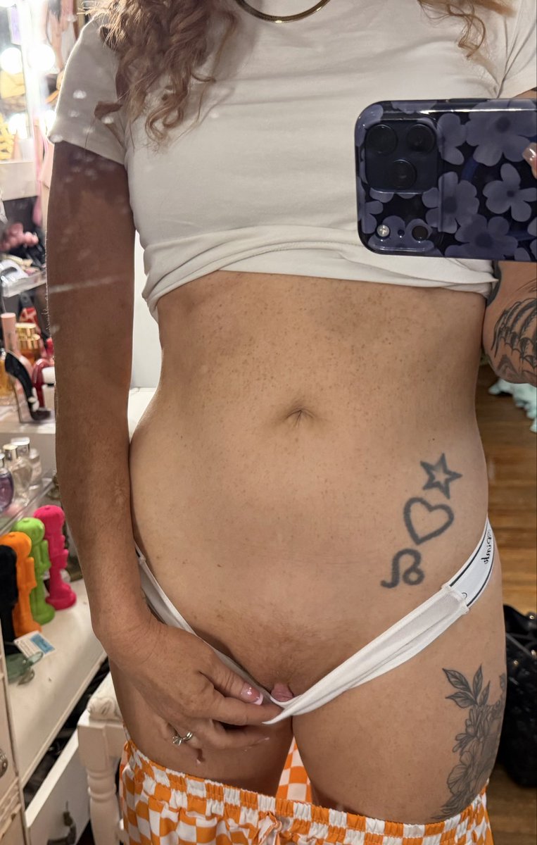 ohsizequeen's tweet photo. happy friday https://t.co/1WHpJoUTk6
