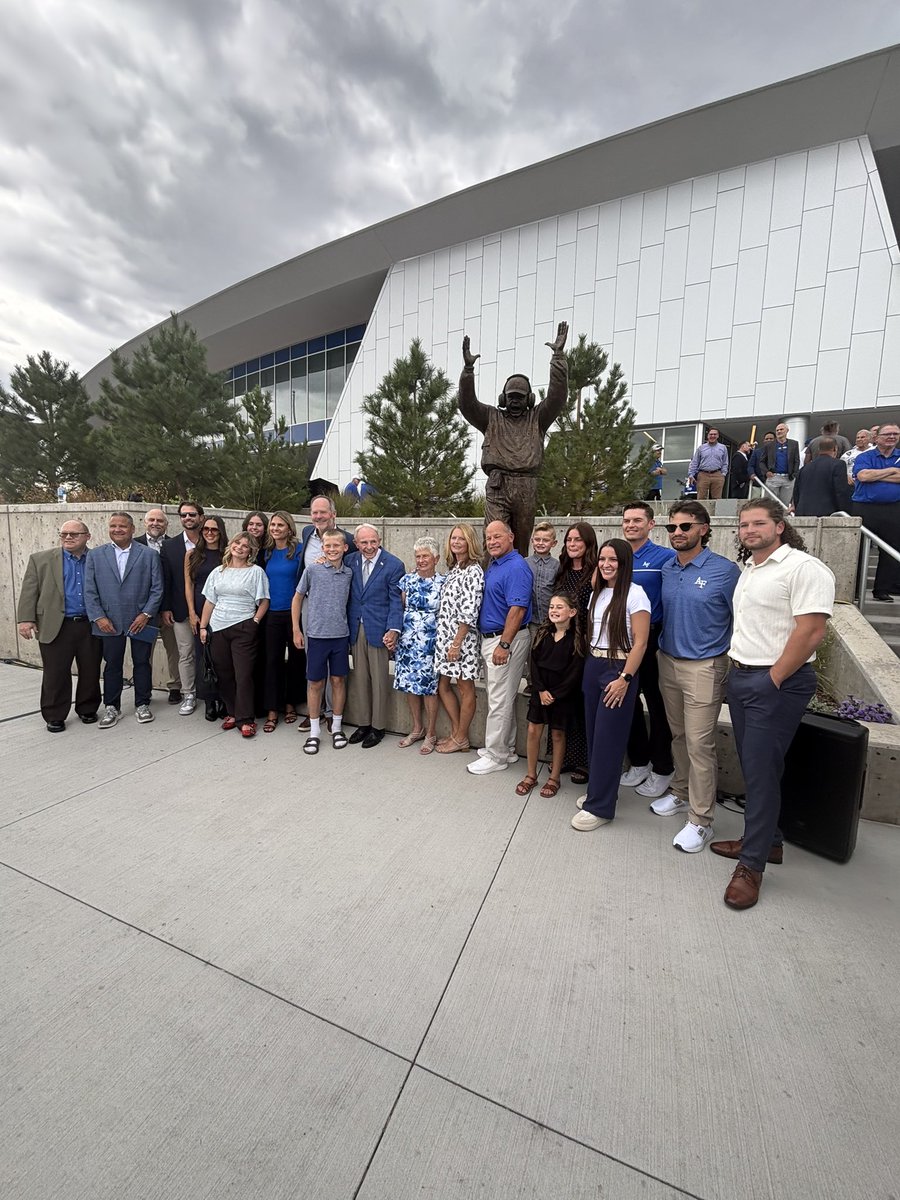 FisherDeBerry's tweet photo. Incredible day at the United States Air Force Academy, where the FISHER DEBERRY STATUE was dedicated outside of Falcon Stadium. Over 500 former players, coaches, members of the community, family and friends came out to celebrate the coaching Legend and his wife, Lu Ann 🏈 🏆 https://t.co/Wksynumwg0