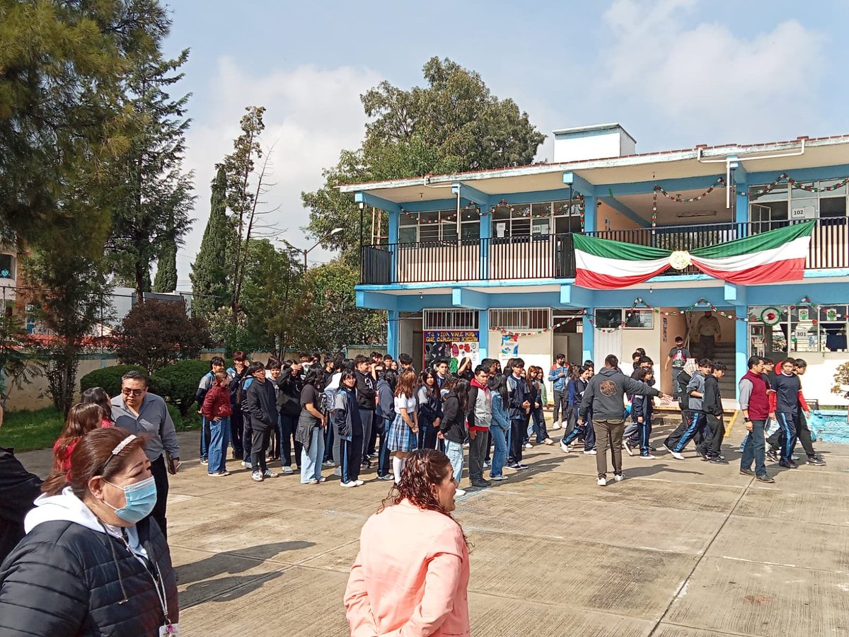 fnerrrcdmx1's tweet photo. Las autoridades de OPERAGUA en Cuautitlán Izcalli quiere dejar sin agua potable a la preparatoria general Lázaro Cárdenas del Río EPO 163.
Exigimos ALTO a la represión.
#EscuelaSinAgua
¡El agua es un derecho! ✊🏻❤️‍🔥
@daniel_ser @OperaguaIzcalli @GobIzcalli https://t.co/rwBbz8mWPb