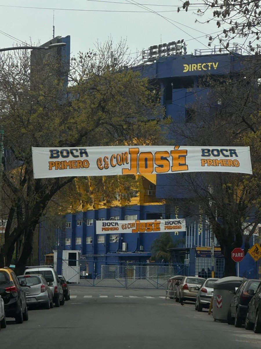 DiegoGrassino1's tweet photo. José Beraldi sabe lo que es salir Campeón del Mundo manejando el fútbol de Boca. Estuvo como dirigente en la época más gloriosa de nuestra historia. En las próximas elecciones se vota un presidente, no un jugador de fútbol. Saber jugar no es lo mismo que saber gestionar. https://t.co/rVXzr4Tw7g