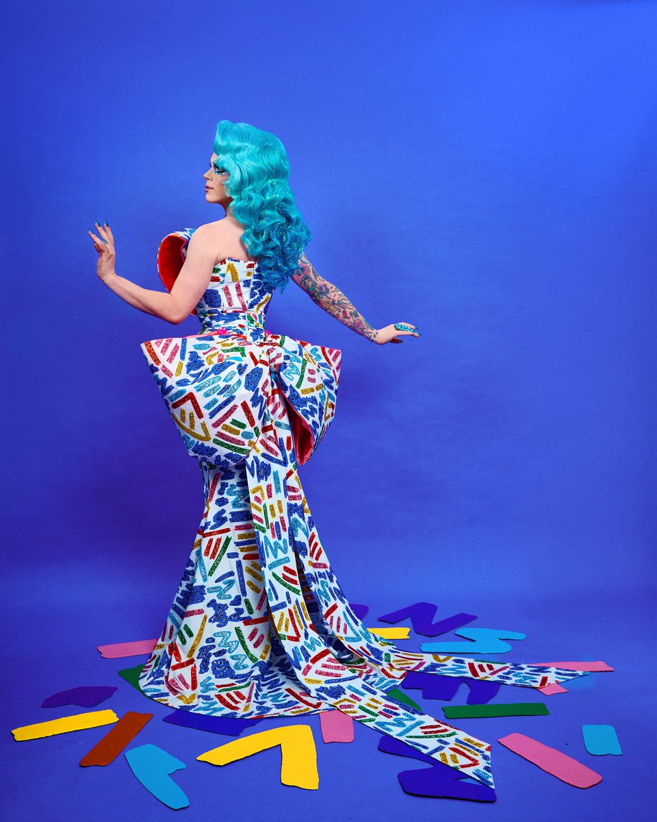 ArtSimone's tweet photo. Well, at least mine’s recyclable! 👑
#dragracedownunder 
#downundervstheworld https://t.co/A1MQAZvDoP