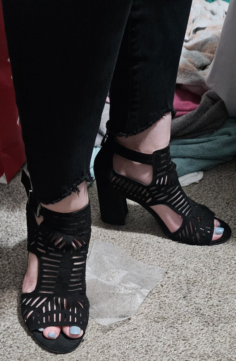 Lord_Lady_NS's tweet photo. The shoes my wife is wearing tonight. Good god I'm not gonna be able to concentrate on much else! https://t.co/ANCzv6aifh