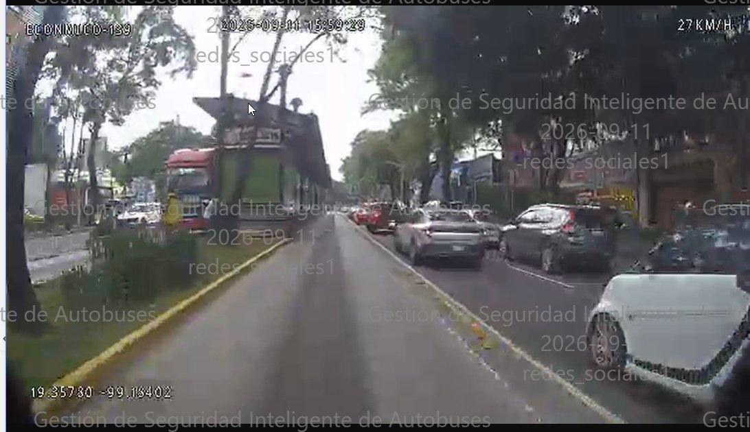 MetrobusCDMX's tweet photo. @GusSkyVip1 Hola @GusSkyVip1,  informaremos al área correspondiente para regular la conducción del operador en la unidad 139. Mantendremos monitoreada la unidad.
Buena tarde. https://t.co/jTwMI9ilYI