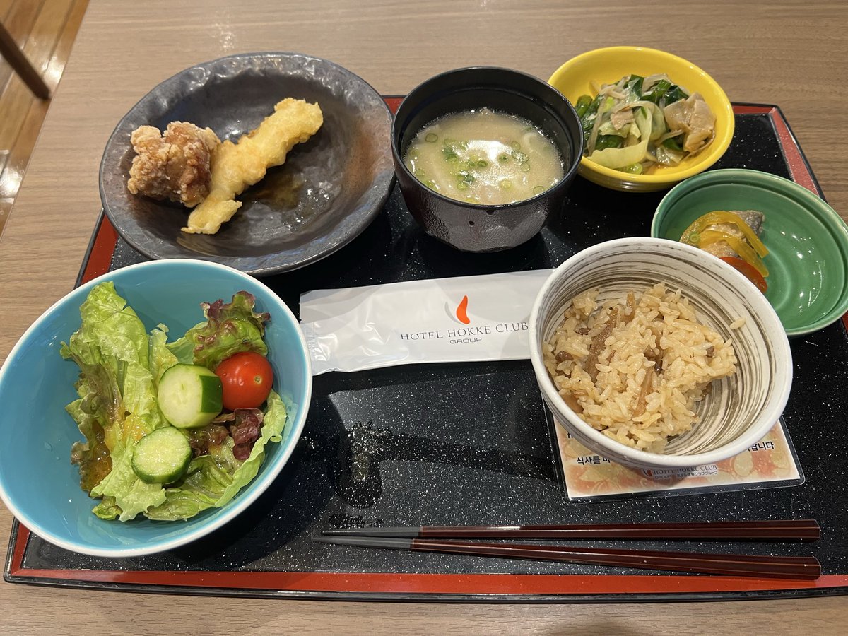 ikanowoto's tweet photo. 朝食バイキングです

各名物もあってどれも美味しかった

とり天ってポン酢とからしで食べるんですね https://t.co/xzglpewXqn