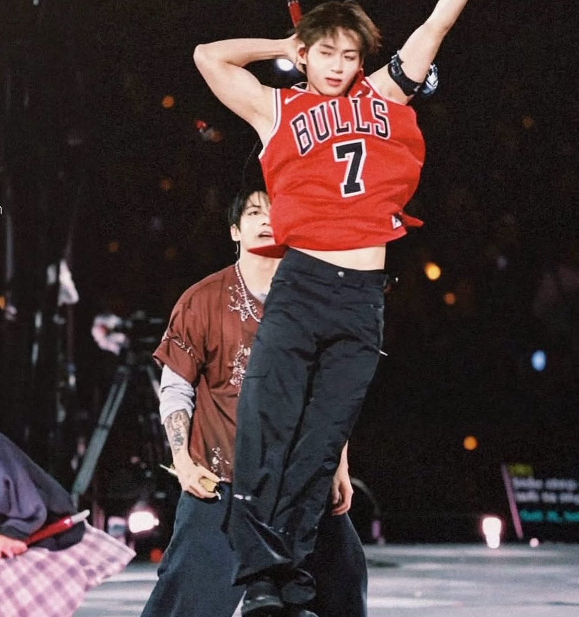 jungkovtae's tweet photo. THIS PIC https://t.co/cfgbfgCPOj