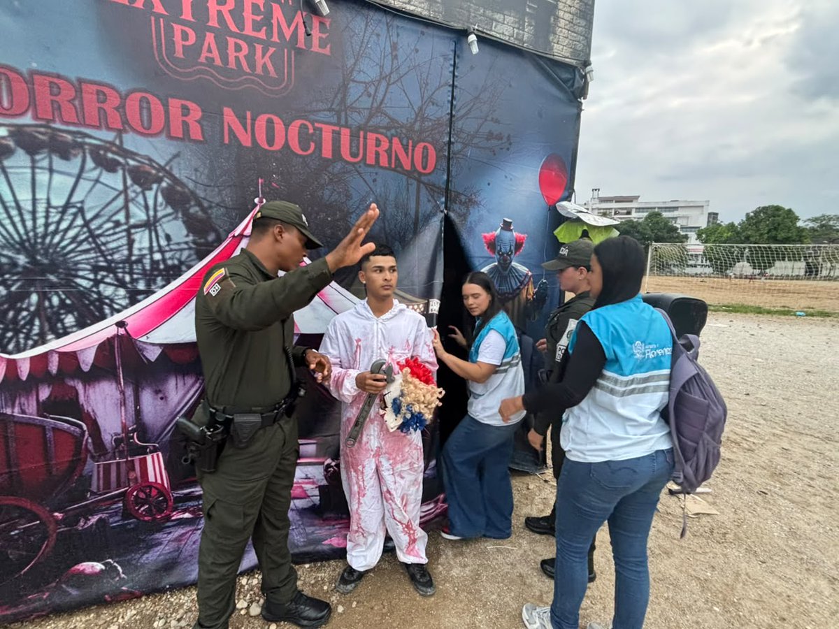 PoliciaCaqueta's tweet photo. @ProteccionPonal  realizamos acciones de prevención y control en atracciones mecánicas, promoviendo un turismo de aventura seguro y responsable.

#TurismoSeguro #DiosYPatria https://t.co/UzT0rHYVyy