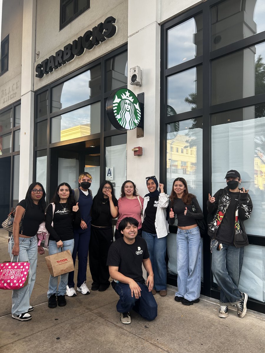 SBWorkersUnited's tweet photo. Talk about a busy week! Even MORE Starbucks workers organized and won unions this week! 🎉

Working people are fed up with corporations that can afford to do better, but won't. It's no wonder our union continues to grow!

CONGRATS to partners in

✊SAN DIEGO, CA
✊QUEENS, NY https://t.co/t2C1CLASDt