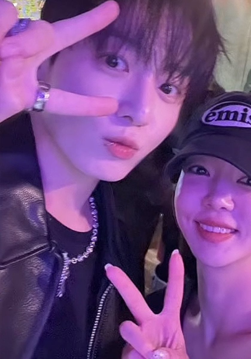 JungkookCrave_'s tweet photo. Jungkook took selfies with restaurant workers back in February and she shared these pics https://t.co/hofn1ubW6N
