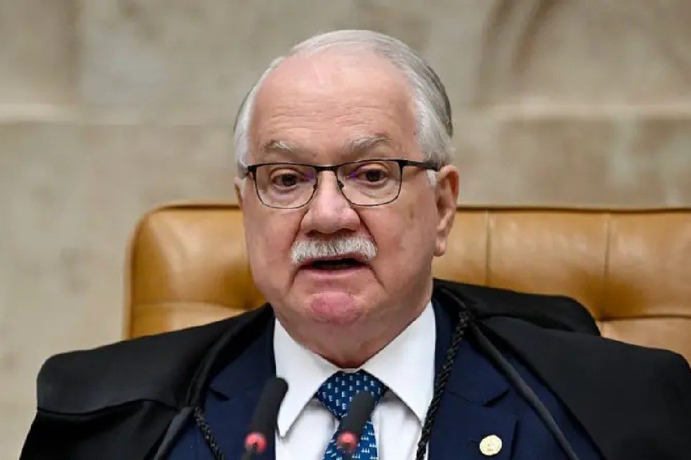 lazarorosa25's tweet photo. 🚨URGENTE! Fachin acaba de acatar o pedido da PGR e deu 24 horas para retirar o sigilo total do Caso Master.

Mendonça tentou manter o sigilo envolvendo Bolsonaro, mas a casa caiu!

FLÁVIO É VORCARO
BOLSOMASTER DA CORRUPÇÃO https://t.co/cP7vBvb8eg