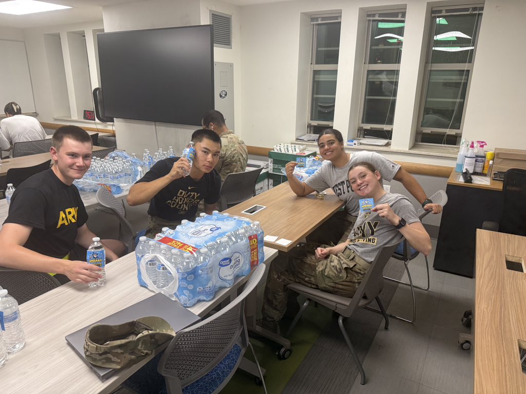 Shenendoah6's tweet photo. Hey @TT_Army_AD! The Corps will stay hydrated at the USF game thanks to the ingenuity of some Cadets in Company I1 and a little help from an Old Grad.
#GoArmy #BEATusf https://t.co/zigtalaueX