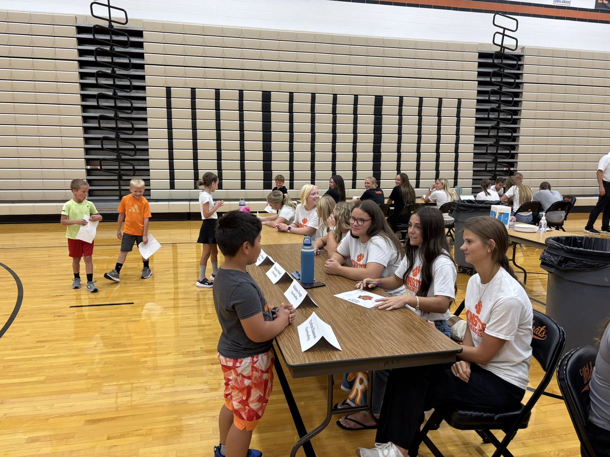 MinsterAthletic's tweet photo. Today was our fall autograph day - the elementary kids loved it - thank you to our high school athletes and best of luck the rest of the season! https://t.co/T3RqNTvxs1