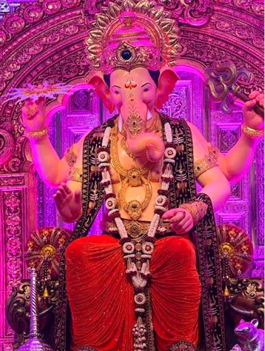 NetworkMahnagar's tweet photo. ‘लालबागचा राजा’ के दिव्य दर्शन; बप्पा की मनमोहक छवि देख भक्त हुए भावविभोर!

https://t.co/lIhy3xT49T

#lalbaugcharaja
#GaneshChaturthiCelebration https://t.co/BVrguOL88W