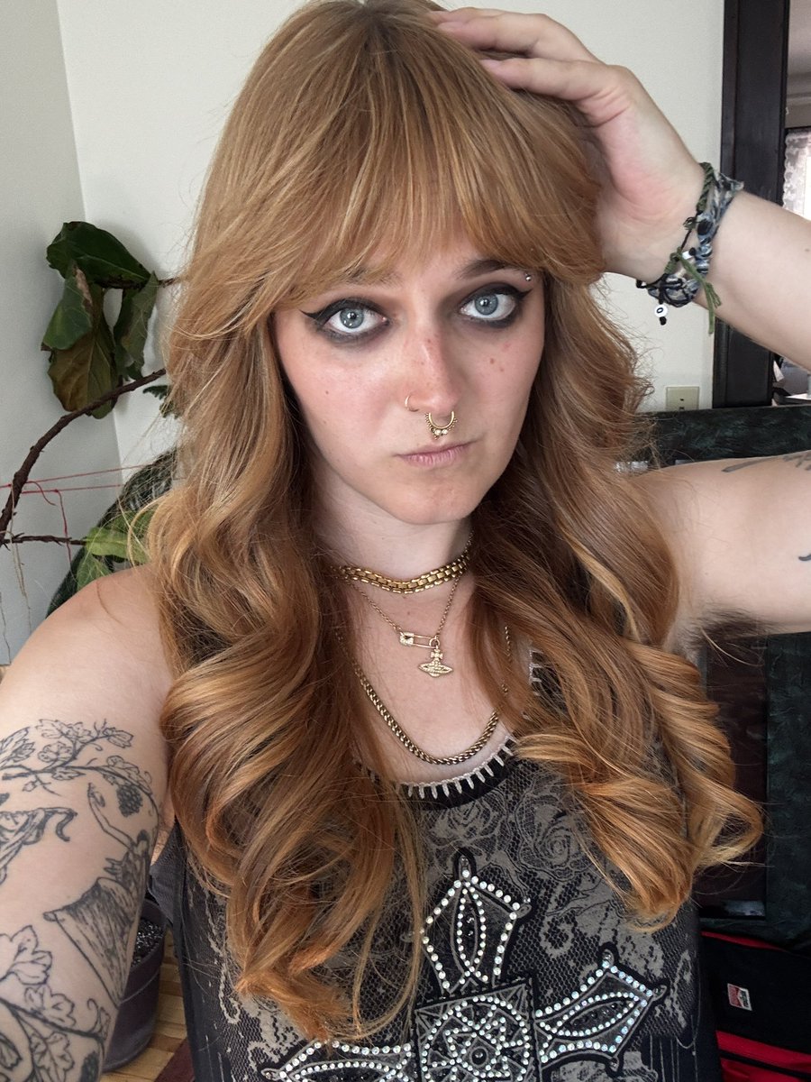 bottleneckloser's tweet photo. 2020 / 2026 

Get bangs. https://t.co/xsvzGnrMou