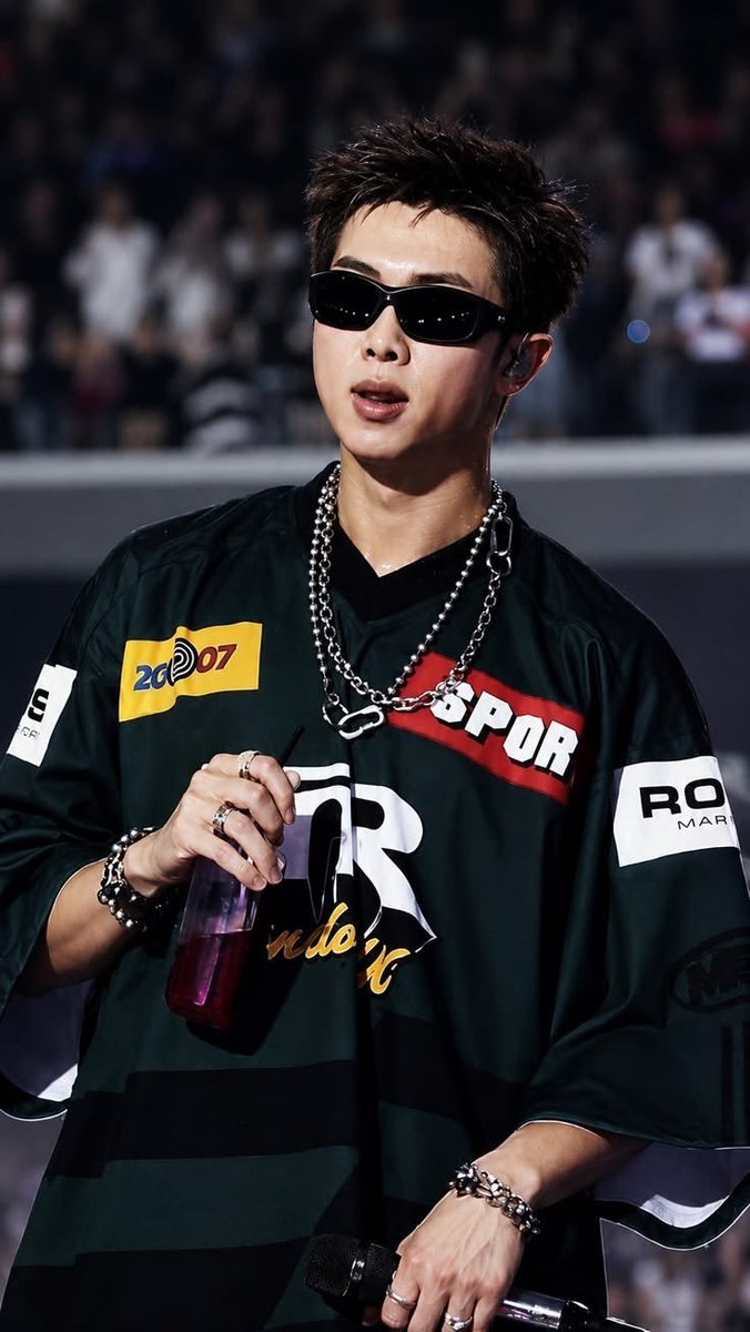 Rkivejoonieboo's tweet photo. G.O.A.T 🔥
#HappyBirthdayFatherRM
#HappyBirthdayNamjoon
#JoonieverseDay
#bestproducer
#bestrapper
#bestlyricist
#BeyondTheVerseRM
#AutumnBloomRM
#WorldLovesRM
#WeLoveRM
#OurJoyRM
#OurRightPlaceRM https://t.co/XFna0yyjR2