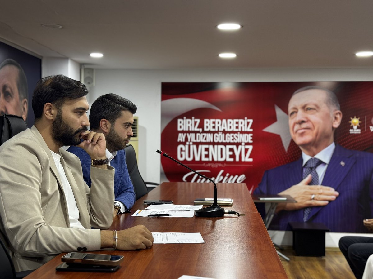 akgenceskisehir's tweet photo. Haftalık Olağan Yönetim Kurulu Toplantımızı İl Başkanımız Cihan Birsen ‘in başkanlığında gerçekleştirdik.

Eskişehir İl Başkanlığı 📍 https://t.co/i8qMonTGDp