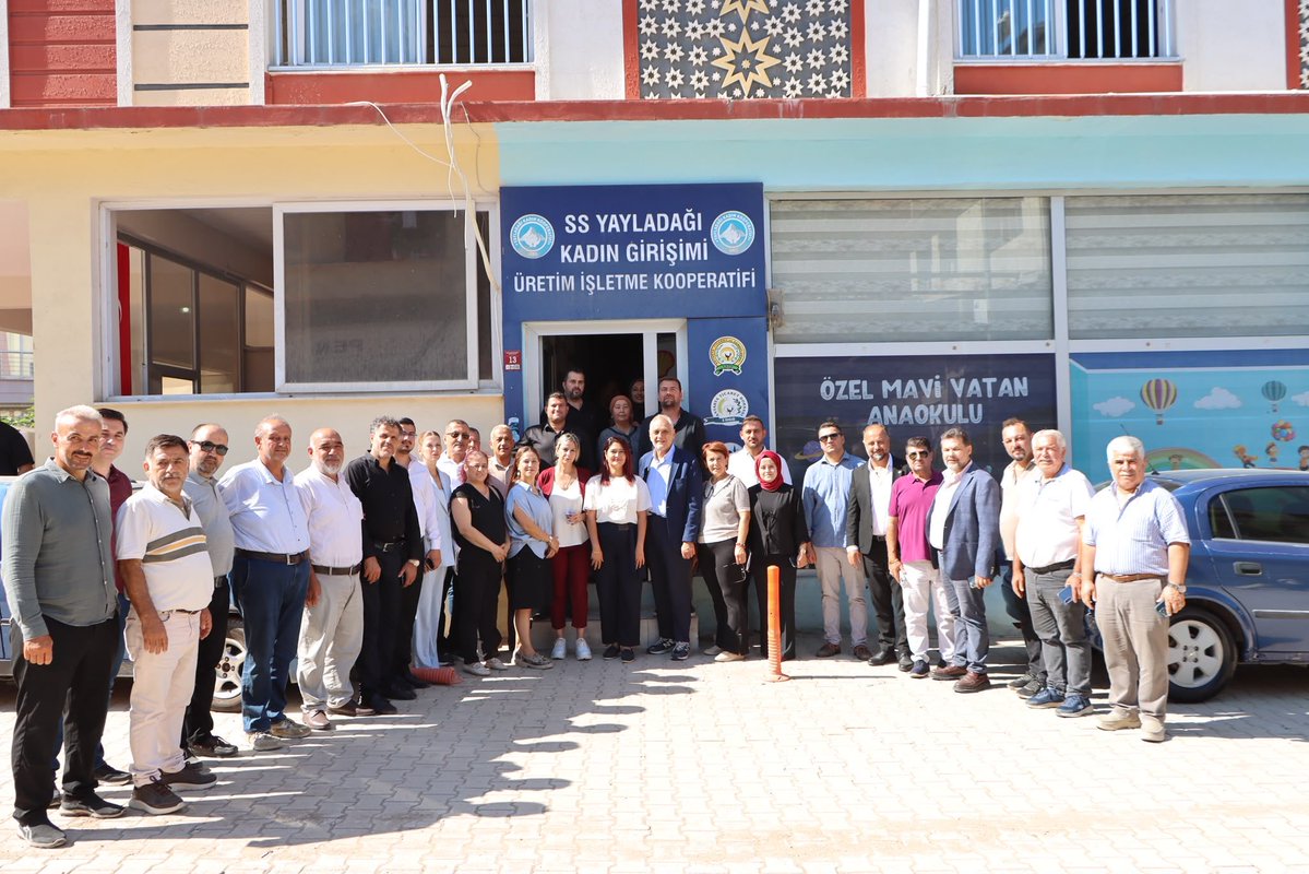 HikmetCincin's tweet photo. Meclis Başkanımız @s_eskiocak, Yönetim Kurulu, Meclis ve Oda Üyelerimizle birlikte Yayladağı Kadın Kooperatifi Başkanı Damla Hatice Yalçın’ı (@DamlaHaticeYal2) ziyaret ettik.

Gerçekleştirdiğimiz ziyarette kadın emeğinin üretime ve yerel ekonomiye katkısı, kooperatifçilik faaliyetlerinin geliştirilmesi ve bölgemizde kadın girişimciliğinin güçlendirilmesine yönelik çalışmalar üzerine verimli bir görüş alışverişinde bulunduk.

Yayladağı’mıza değer katan çalışmaları, nazik ev sahipliği ve misafirperverliği dolayısıyla Hatice Damla Yalçın’a ve kıymetli kooperatif ekibine teşekkür ediyor, çalışmalarında başarılar diliyorum.

#İsmailKırk
@DilganBilge 
#AliÖzalp
#CemalGüleryüz 
@yigitgokhan31 
@fevzicanemir 
#ErolRay 
#SüleymanKızılkaya
#AhmetŞenizMelek
#BerketZeytun
#TanjuSahyun
#OnurYoğurtçuoğlu
@berberadnan31 
@ozgurordk 
@emire_oflazoglu 
#CelalTeksöz
#SamiEkşi
#SunelAksu
#ErsinKöybaşı
#NurettinOlmaz
#AliKarataş
#MehmetGece
@hesmergil 
#SalihDağlı
#ArzuÇıkan
#ÖzkanKırık