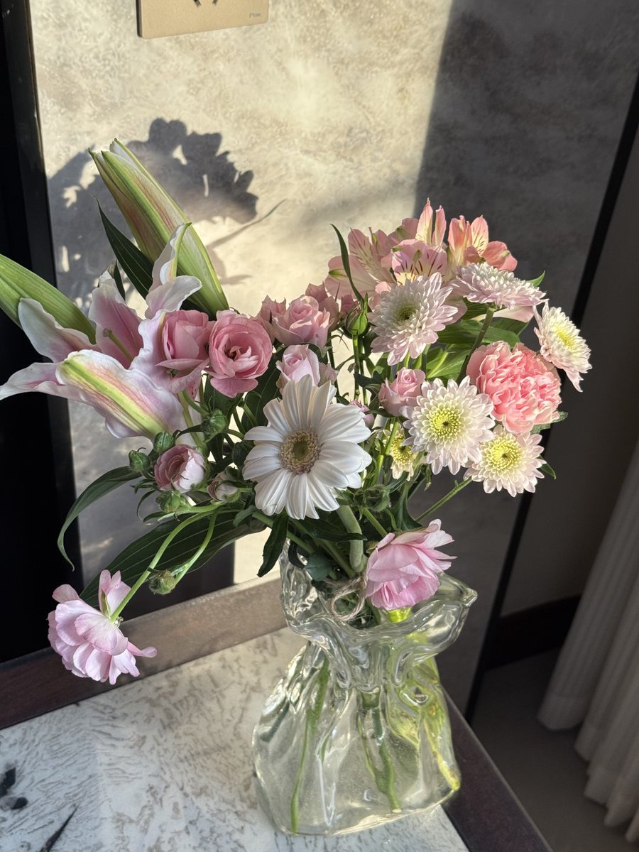 BALU99523636's tweet photo. 生け花は心を穏やかにするのにとてもいいですね https://t.co/OkAnglgW1P