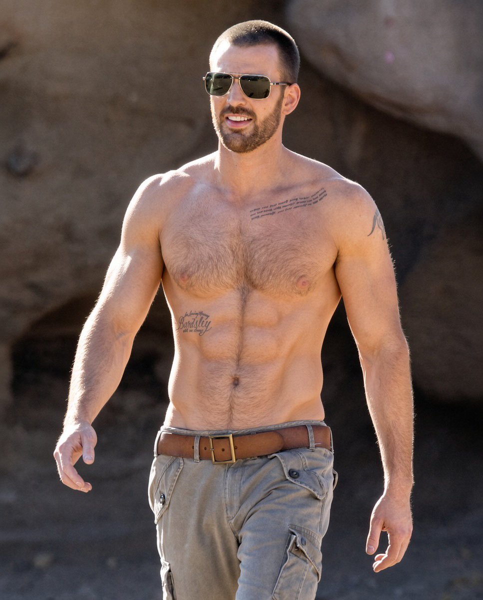 debbie_xi's tweet photo. Chris Evan look hot 🥵 https://t.co/cFSWNGgNsJ