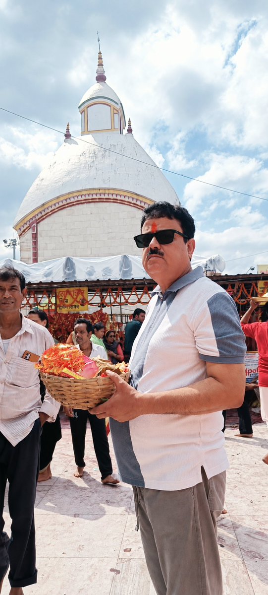 Sanjaybharrjd's tweet photo. भादो अमावस्या के पावन अवसर पर माँ तारा के दरबार में पूजा-अर्चना कर माता का आशीर्वाद प्राप्त किया। माँ तारा सभी की मनोकामनाएँ पूर्ण करें और सभी पर अपनी कृपा बनाए रखें। 🙏🚩

#अमावस्या https://t.co/bSmk9meLrV