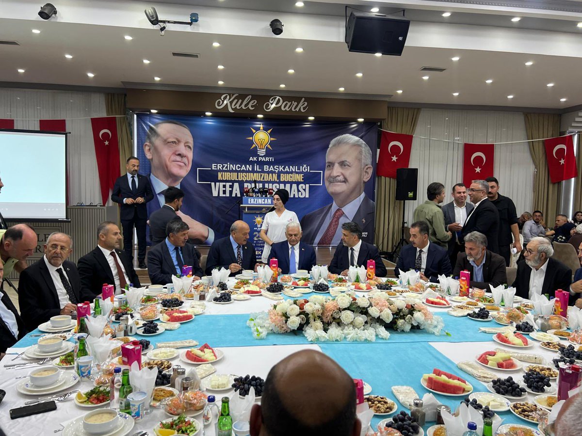 BY's tweet photo. Erzincan İl Başkanlığımızın düzenlediği Kuruluşumuzdan Bugüne Vefa Buluşması programında; davamıza gönül veren, milletimize hizmet yolunda canla başla çalışan kıymetli yol arkadaşlarımızla bir araya geldik.

Cumhurbaşkanımız @RTErdogan’ın liderliğinde; geçmişten aldığımız güç, tecrübe ve teşkilatımızın güçlü birlikteliğiyle, ilk günkü heyecan ve kararlılıkla milletimize hizmet etmeye devam ediyoruz.

Bu kutlu davaya emek veren, alın teri döken tüm yol arkadaşlarımıza gönülden teşekkür ediyorum.