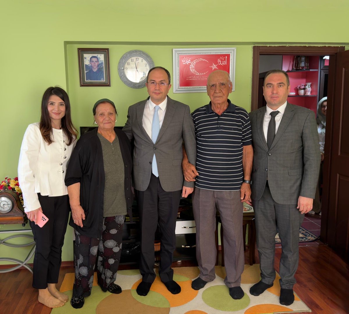 Sogukpinar023's tweet photo. Şehidimiz Hakan Ülger’in kıymetli annesi Hatice teyzemizi ve kıymetli babası Hasan amcamızı ziyaret ettik. 

Vatan topraklarını korumak için canlarını feda eden aziz Şehitlerimizi rahmet ve minnetle anıyoruz. https://t.co/BrgTzGv1Bu