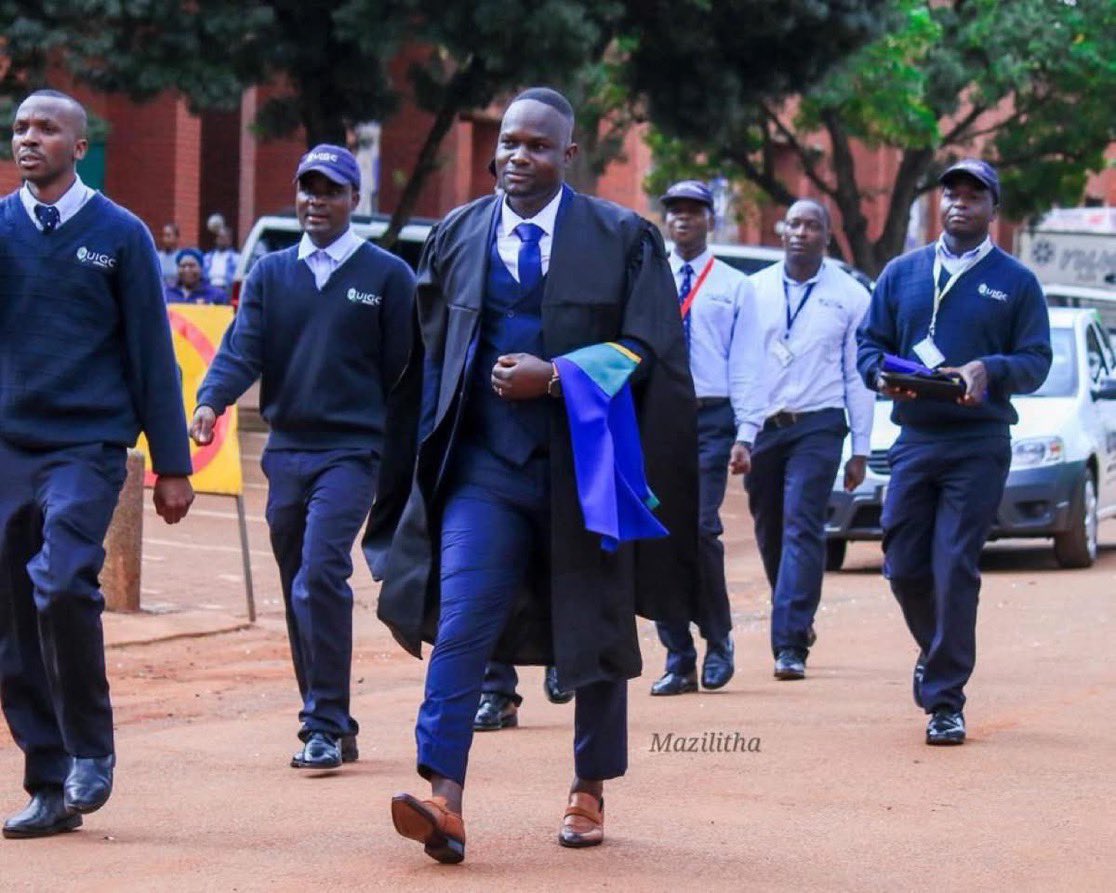 InsideOutNewsza's tweet photo. Congratulations to a 37 Years old University of Venda security for his honours graduation in town planning. https://t.co/oSrptdMiyh