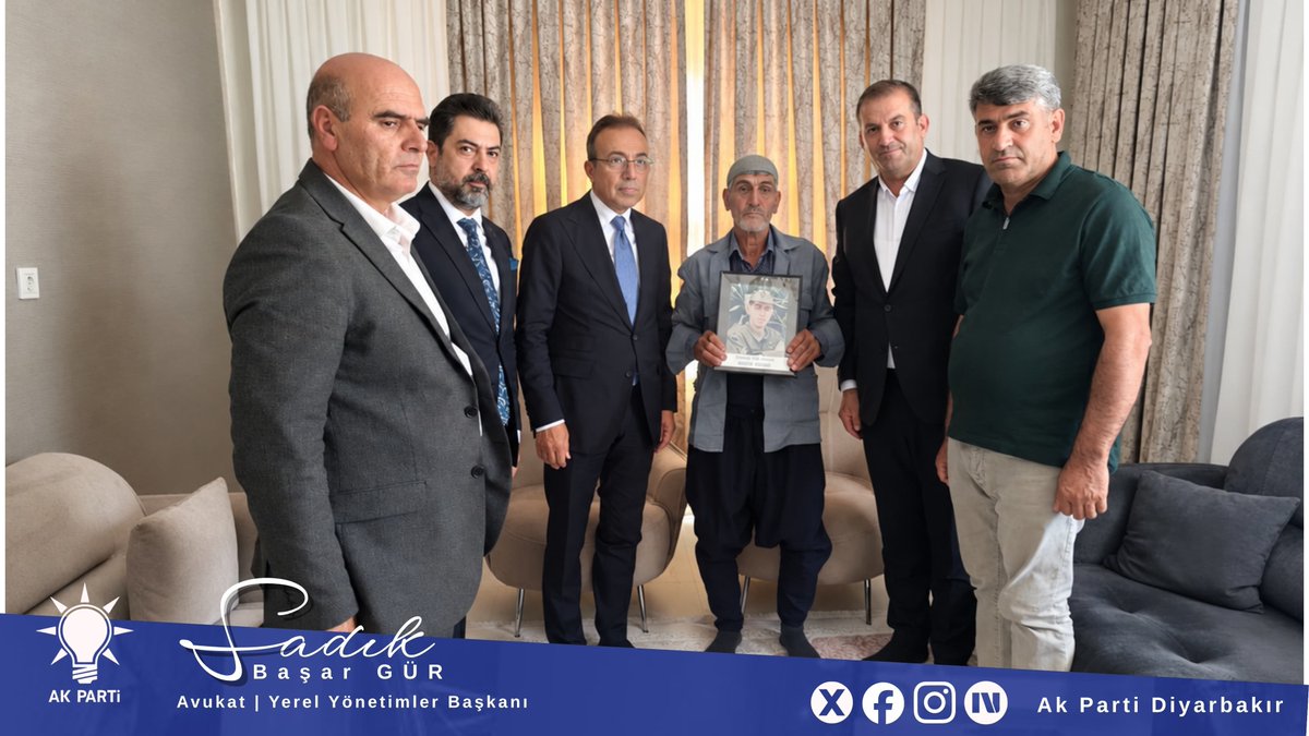 SadikBasarGur's tweet photo. Dicle’de Şehidimiz Ahmet Alanlı’nın kıymetli ailesini ziyaret ettik.

AK Parti Yerel Yönetimler Başkanlığı olarak, İl Başkanımız Sayın Hamit Sümer’in öncülüğünde, Cumhurbaşkanımız ve Genel Başkanımız Sayın Recep Tayyip Erdoğan’ın selamlarını Şehidimiz Ahmet Alanlı’nın ailesine ilettik.

Türkiye Buluşmaları kapsamında gerçekleştirdiğimiz ziyaretimizde; AK Parti MKYK Üyemiz Sayın İsmet Gergerli, Dicle Koordinatörümüz Sayın Bayram Cihantimur, İl Kadın Kolları Yönetim Kurulu Üyemiz Sayın Göknur Çakmak, Dicle İlçe Başkanımız Sayın Hüseyin Kılıçoğlu, ilçe yönetim kurulu üyelerimiz ve mahalle başkanlarımızla birlikte Şehidimiz Ahmet Alanlı’nın babası Sayın Ali Alanlı ve annesi Sayın Rahime Alanlı’yı Şehit Evinde ziyaret ettik.

Şehidimizin aziz hatırasını yâd ederek ailesinin hal ve hatırını sorduk, kendileriyle bir süre sohbet ettik.

Vatanımız uğruna canlarını feda eden aziz şehitlerimizi rahmet ve minnetle anıyor, kıymetli ailelerine daima sahip çıkıyoruz.

Ruhun şad, mekânın cennet olsun Şehidimiz Ahmet Alanlı. 🇹🇷

#AKParti #TürkiyeBuluşmaları #Dicle #ŞehitAhmetAlanlı #ŞehitAilesi #ŞehitlerimiziRahmetleAnıyoruz #RecepTayyipErdoğan #HamitSümer #İsmetGergerli #YerelYönetimler