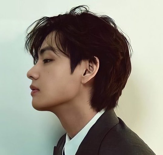 onIyforv's tweet photo. kim pretty side profile taehyung https://t.co/54vqzAKgMY