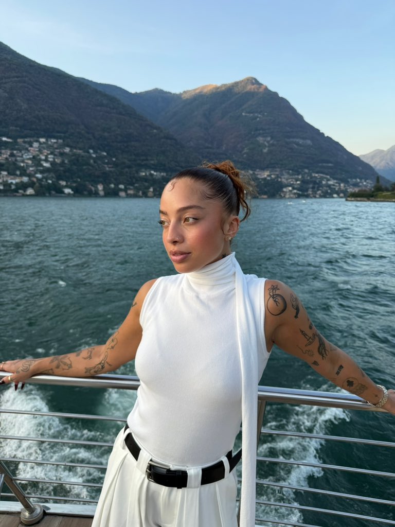 KianaLede's tweet photo. Call me yacht daddy 😘 https://t.co/k5kNgYZl5z