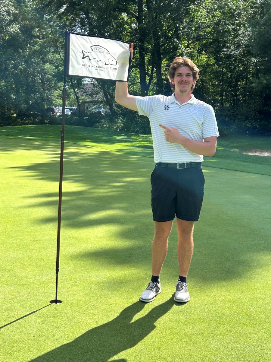 JacksonCollege's tweet photo. Strong start for Jets men's golf! The team finished 3rd at the Kirtland Invitational Thursday with a team score of 300. Freshman Jake Brafford earned medalist honors in his debut, firing a 3-under-par 67. Next up: the Mott Invitational on Sept. 21. #JacksonCollege #jcjets https://t.co/3nk73UJdtp