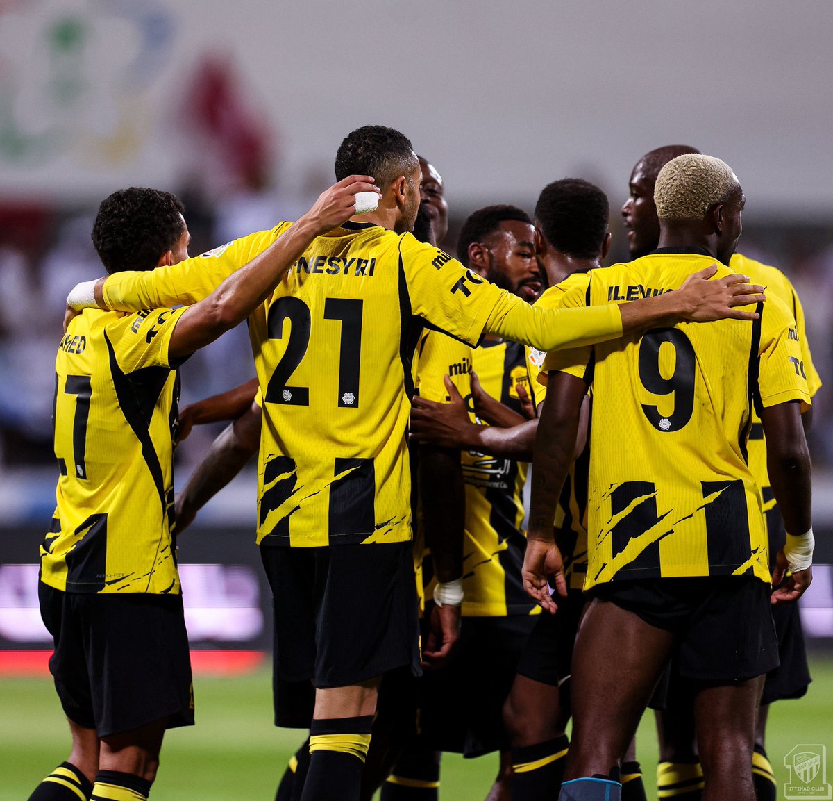 E_____ix's tweet photo. اقوى من الجميع فعلًا يا عميد.. 

كل ما اقترب من مدفنه انتفض من جديد💛 https://t.co/tO8nZVvg4S