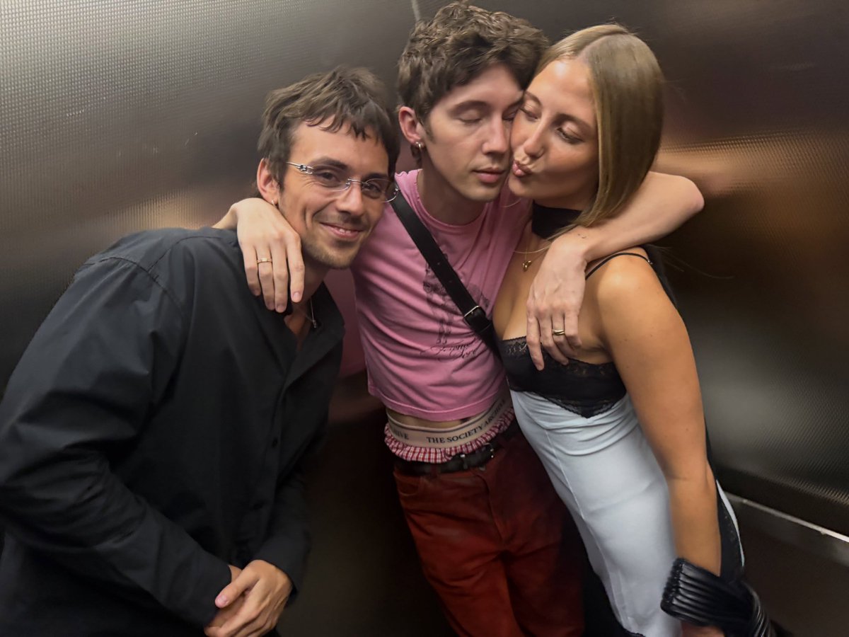 UpdatedTS's tweet photo. Troye with Tyde and Sage, via his Instagram 💗 https://t.co/PVwGqB5IZR