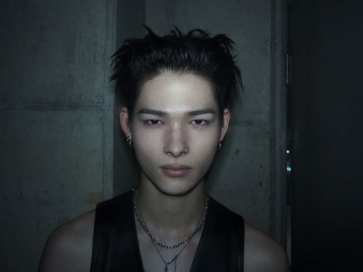 n1ikiz's tweet photo. can we talk about how fucking beautiful he is https://t.co/dl9ZGSoOS4