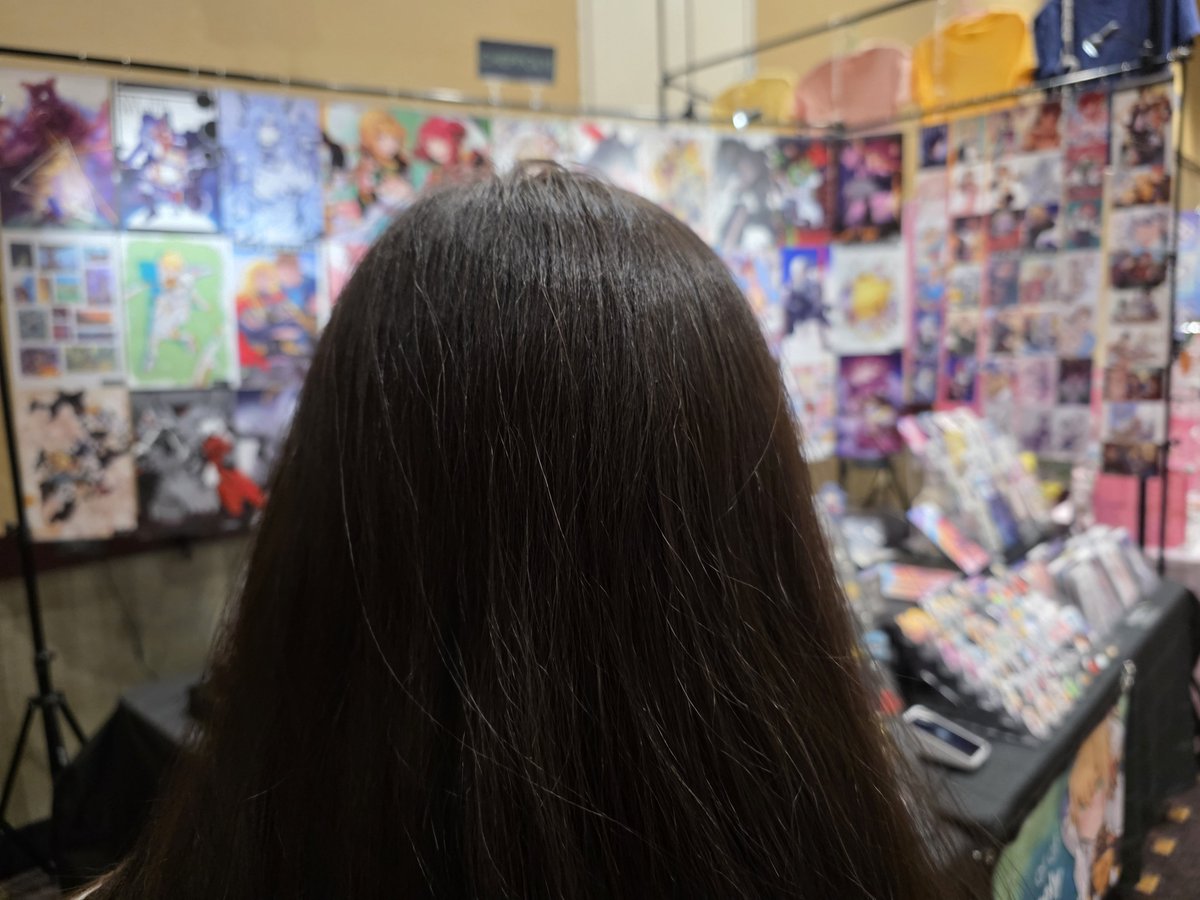 cheppoly's tweet photo. here's what my comically long setup at #colossalconeast looks like when you're standing in front of it and ALSO and here's what my comically long setup at #colossalconeast looks like when some guy is standing in front of you and is IN THE DAMN WAY https://t.co/U2jDncfG2f
