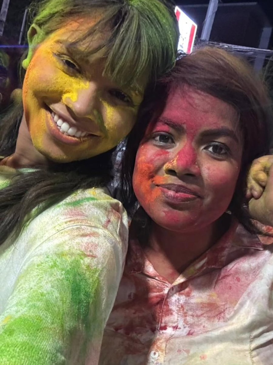 pablo_lechero's tweet photo. Holi with "Pasandida Aurat" and all the colors of happiness. https://t.co/41t0bentUD