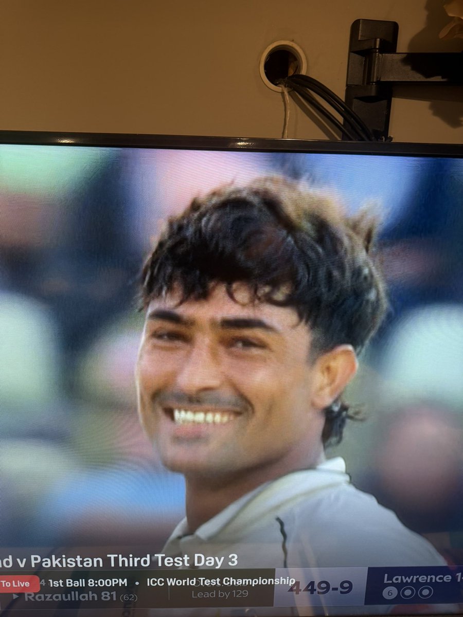 PaulDennett_'s tweet photo. Glorious by Razaullah!

Loved his and the crowd’s reaction when he got that lbw overturned near the end too. 

#ENGvsPAK https://t.co/h8WY6Vhxjk