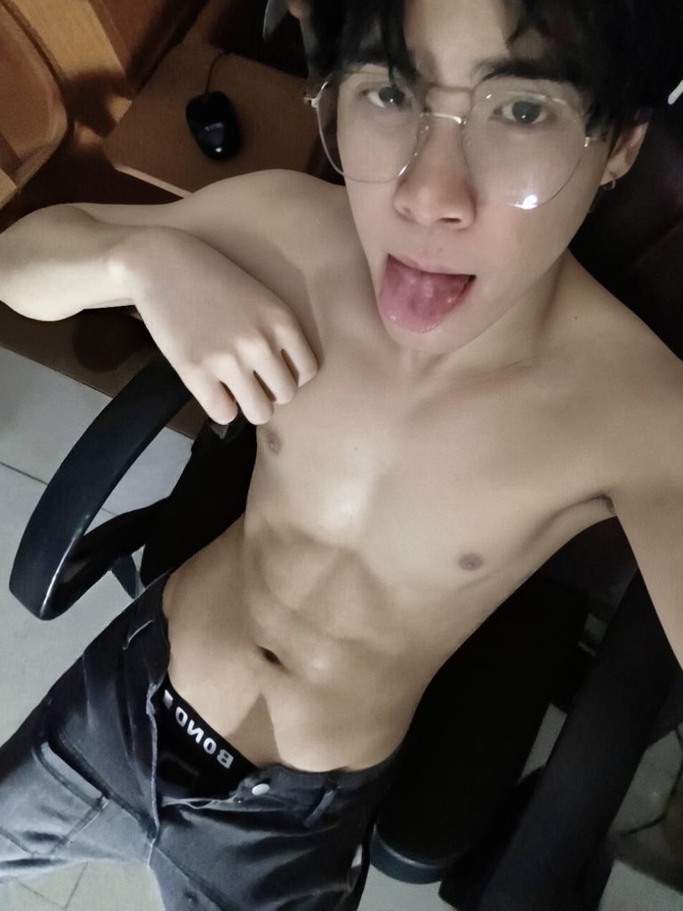 Latteandloaf's tweet photo. ดึกแล้วเด็กนอน https://t.co/1SqlUss8DL