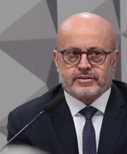 pesquisas_elige's tweet photo. 🚨URGENTE: Estrutura da loja de capacetes de Nióbio e Grafeno do Senador @FlavioBolsonaro (PL-RJ) foi FINANCIADA PELO CARECA DO INSS, informa o @ICLNoticias! https://t.co/pitUFh1QzS