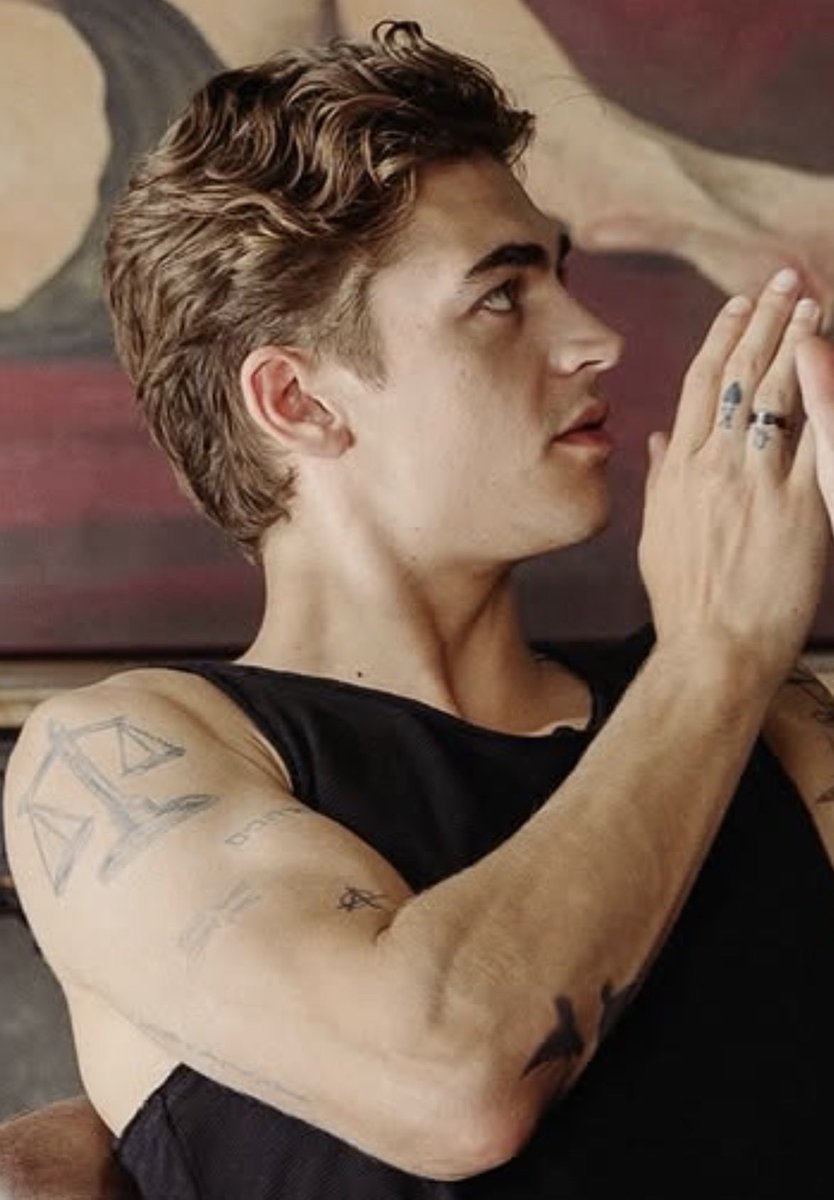HeroRobfc's tweet photo. It should be illegal to be this fine https://t.co/NWxGjps7qs