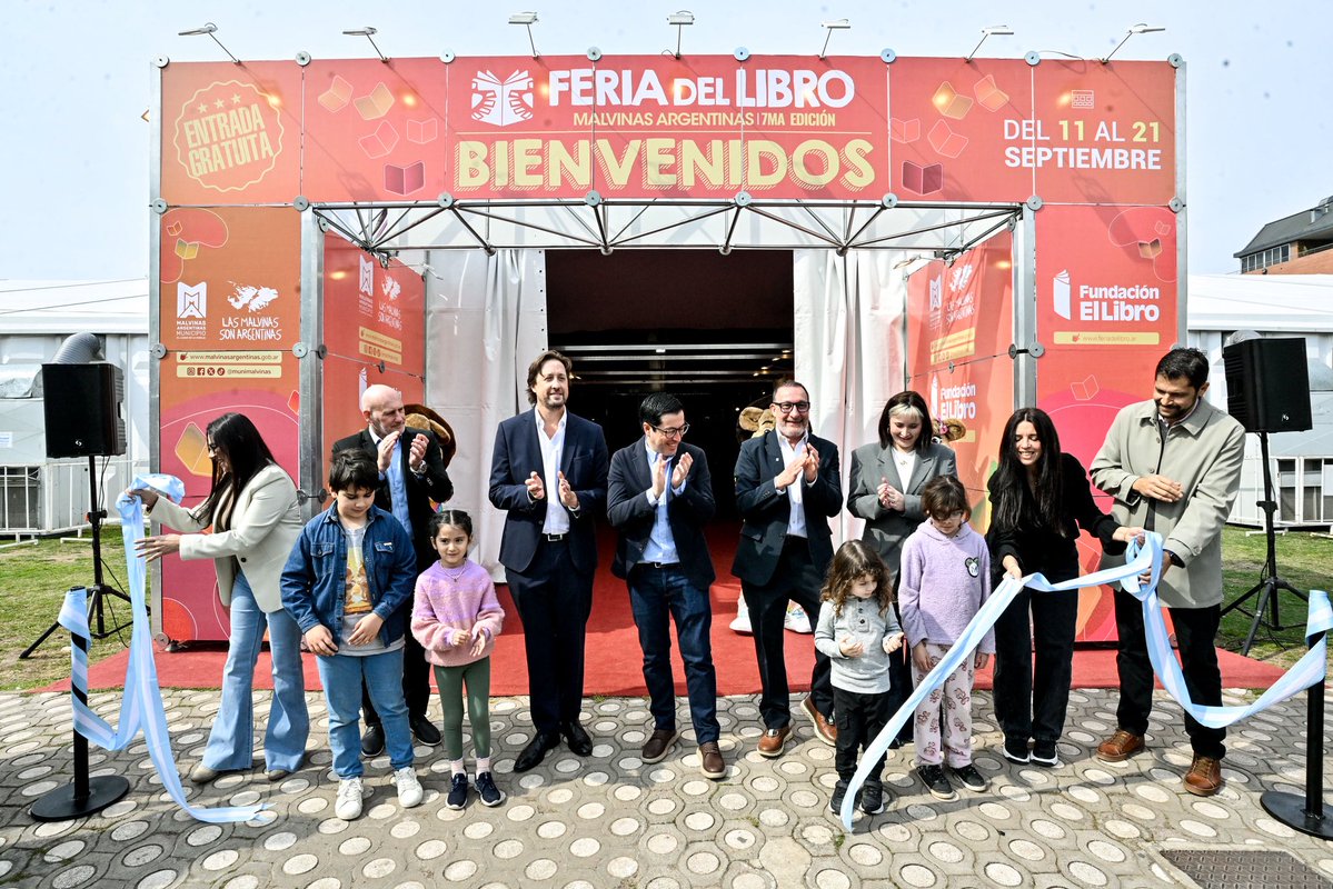 Nardini_Leo's tweet photo. En el Día del Maestro, inauguramos la Feria del Libro de Malvinas Argentinas 📚

Por séptimo año consecutivo, hacemos este encuentro educativo que ya es parte de la agenda cultural de toda la región.

En un momento donde muchos municipios tienen que recortar, nosotros decidimos sostener una política que abre oportunidades: miles de vecinos, todas las escuelas, el chequelibro para que cada estudiante pueda llevarse su libro y un lugar para nuestros autores y para grandes referentes de la cultura.

Porque la cultura y la educación no son un gasto. Son una inversión en el futuro y en las oportunidades de nuestra gente.

#feriadellibro #malvinasargentinas #educacion #cultura #libros